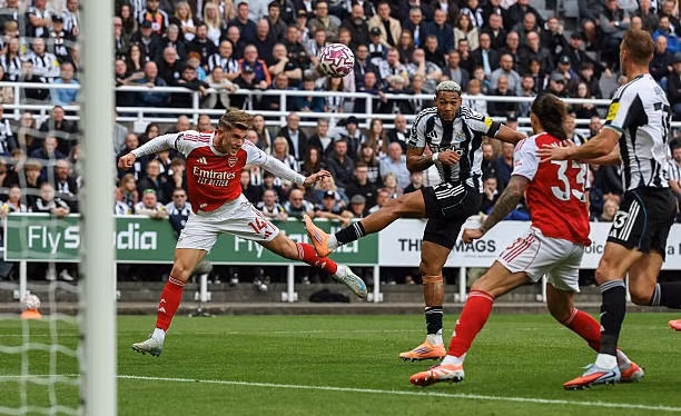 Cầu thủ Arsenal ăn mừng bàn thắng sớm