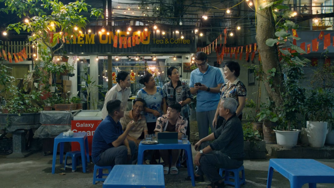 Không gian khu tập thể cũ – linh hồn của bộ phim "Dưới ô cửa sáng đèn"
