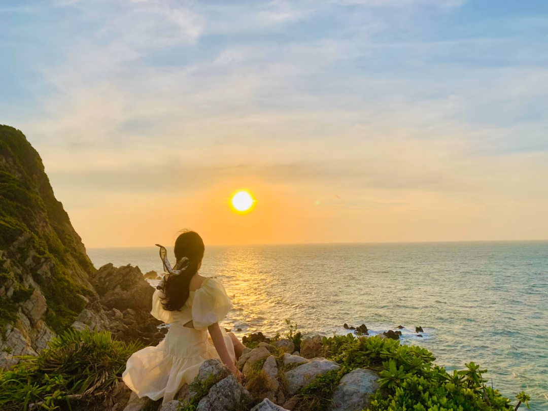 Hoàng hôn ở Quan Lạn luôn là điểm check-in hấp dẫn