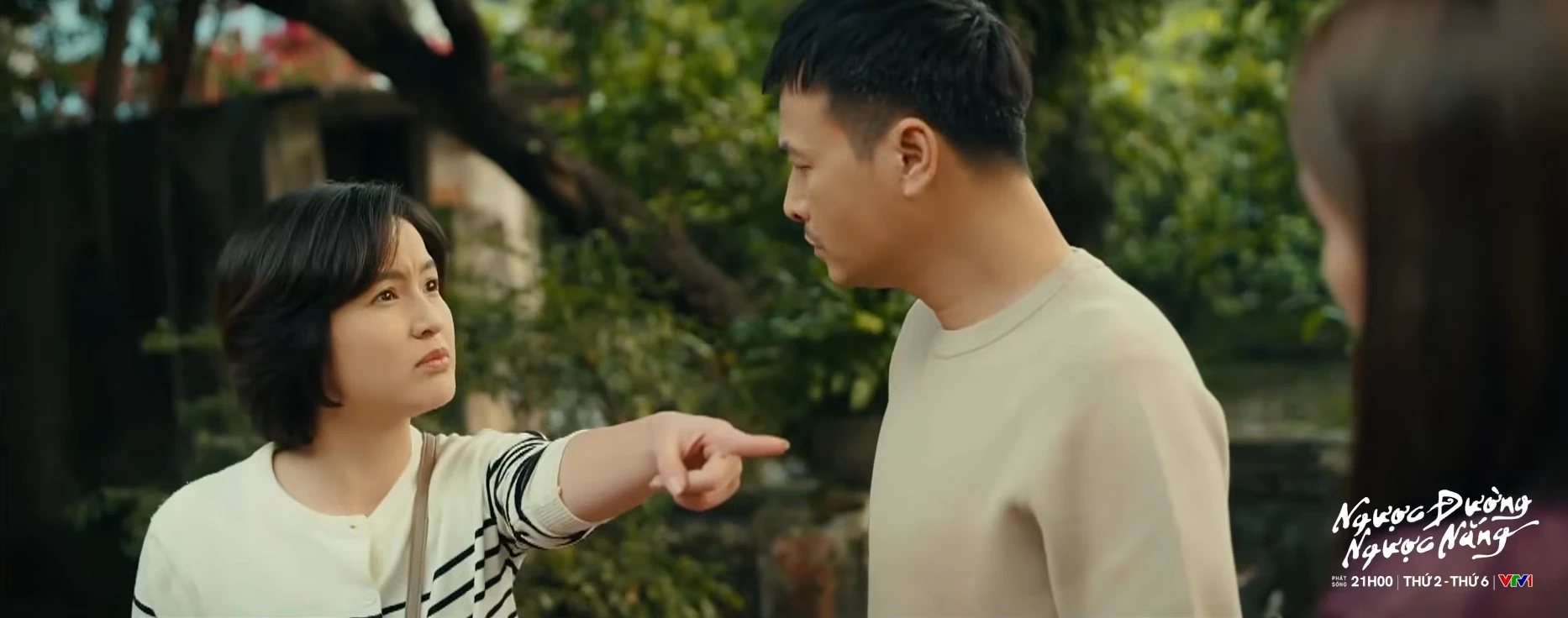 Hoàng đứng giữa cuộc tranh cãi của vợ cũ và em trai