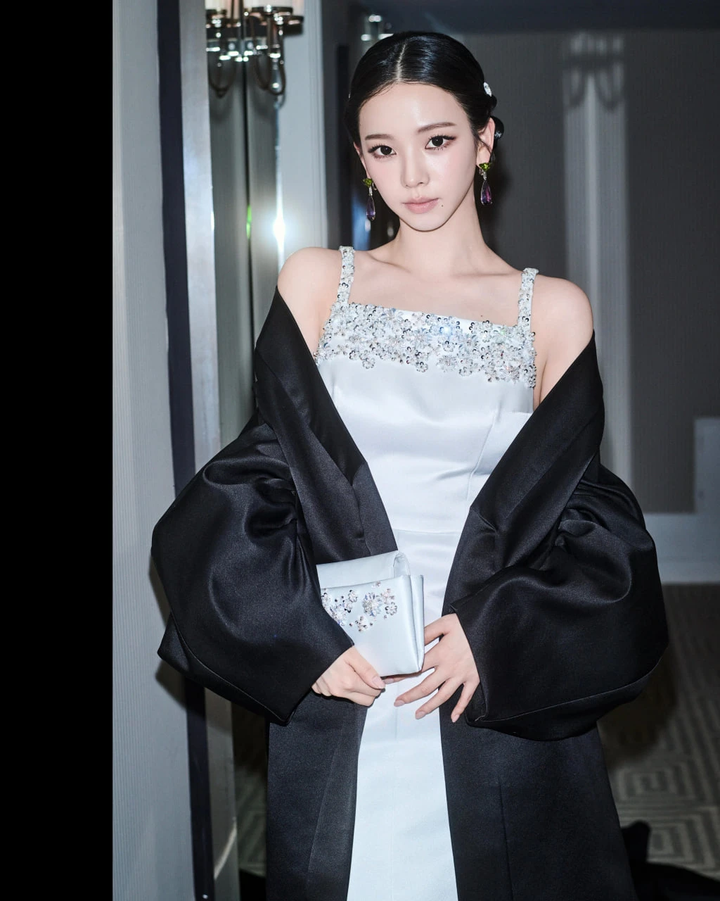 Karina (aespa) đối mặt với tình huống bị nhầm lẫn thành Jisoo trên thảm đỏ Met Gala