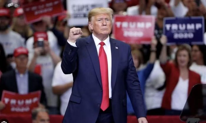 Kết quả khảo sát mới nhất cho thấy mức độ không hài lòng đối với Tổng thống Donald Trump đạt ngưỡng kỷ lục 62%.