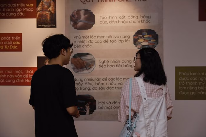 Pháp lam Huế không chỉ là kỹ thuật, mà là hơi thở thẩm mỹ của một thời đại cung đình rực rỡ.