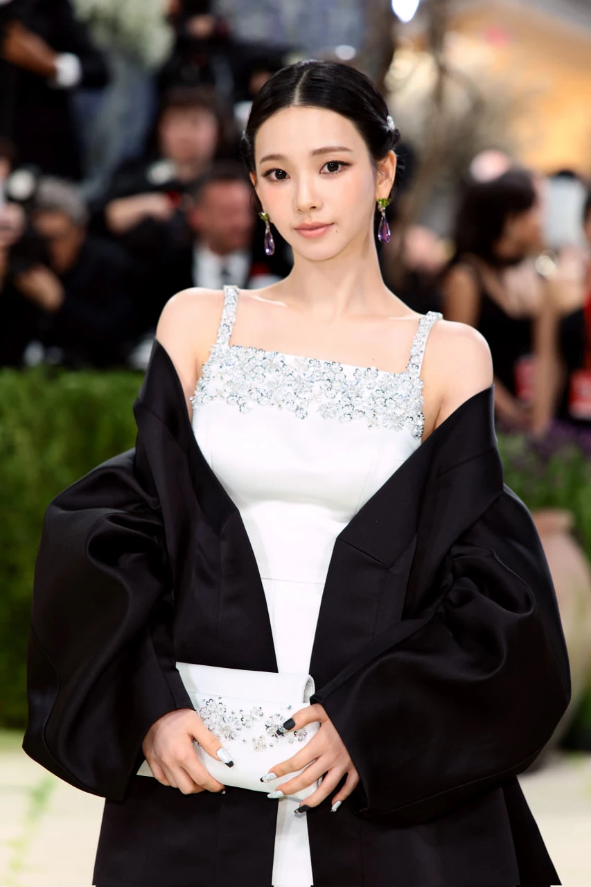 Nhan sắc vô thực của Karina tại Met Gala