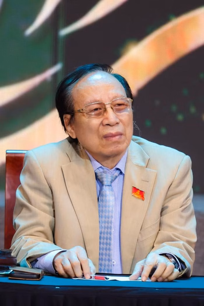 NSND Lê Tiến Thọ nhấn mạnh sự song hành giữa văn hóa và sắc đẹp.