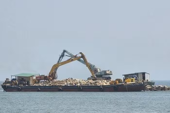 Sự thật phía sau hình ảnh nghi xả thải ở Cửa Đại: Kiểm tra khẩn, kết quả bất ngờ