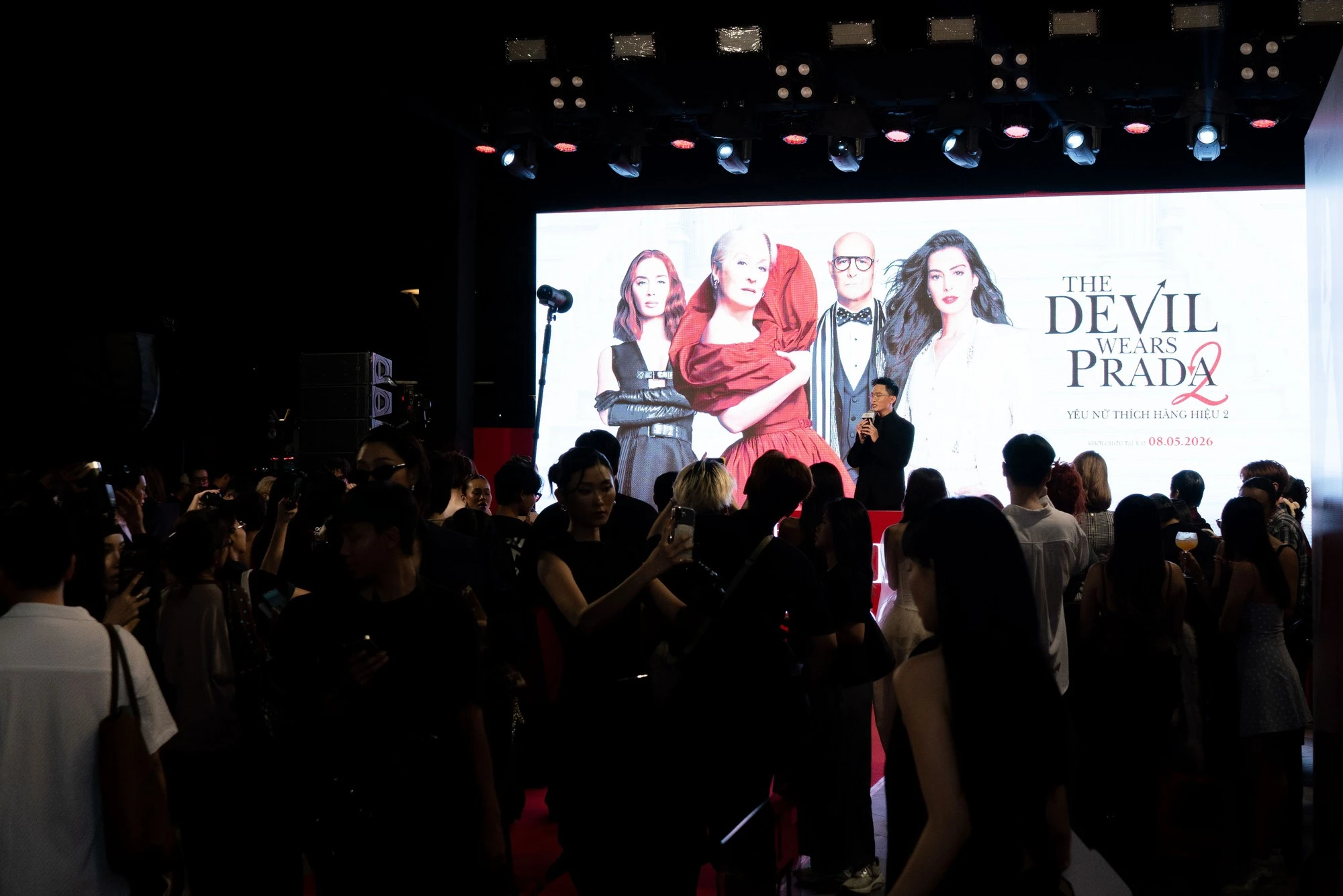 Không gian thảm đỏ rực rỡ, đậm chất thời trang cao cấp của The Devil Wears Prada 2