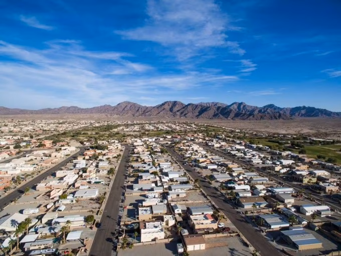 Với 91% thời gian là nắng, Yuma buộc con người phải thay đổi hoàn toàn thói quen sinh hoạt hàng ngày. Ảnh: Mirror