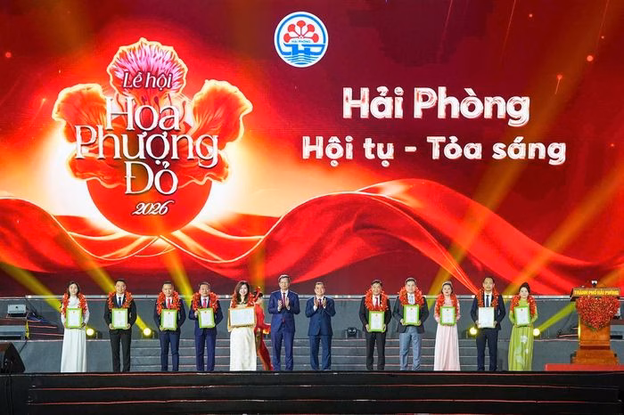 Trao quyết định công nhận Khu du lịch Vũ Yên và vinh danh các đơn vị tiên phong trong phát triển Du lịch Xanh.