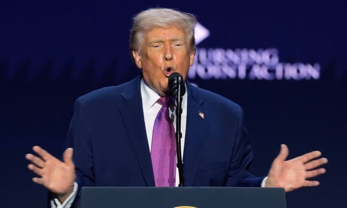 Tổng thống Donald Trump phát biểu tại một sự kiện ở thành phố Phoenix, bang Arizona, hôm 16/4. Ảnh: AP